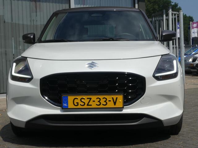 Suzuki SWIFT Style 1.2 Smart Hybrid 85PK CVT Automaat Two-Tone dak, Climate Control, Navigatie, Lichtmetalen velgen, Zwarte Wielkast randen