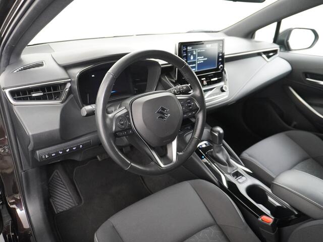 Suzuki Swace 1.8 Hybrid Trekh. Keyless Camera Adap.Cruise Parkeerhulp Stoel-/Stuurverw. Lane-dep. Bordherk. Blindspot Dab Navi Aut.Verlichting Regensensor PrivacyGlas Pdc Isofix Led Dakrails ArmsteunV+A Usb Ecc 16''LM Style