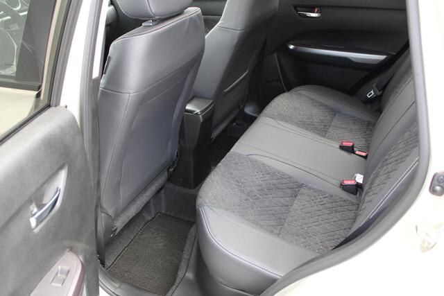 Suzuki VITARA 1.5 Hybrid Style Demo Voordeel, Parkeersensoren Draadloos Carplay en Panorama Dak.