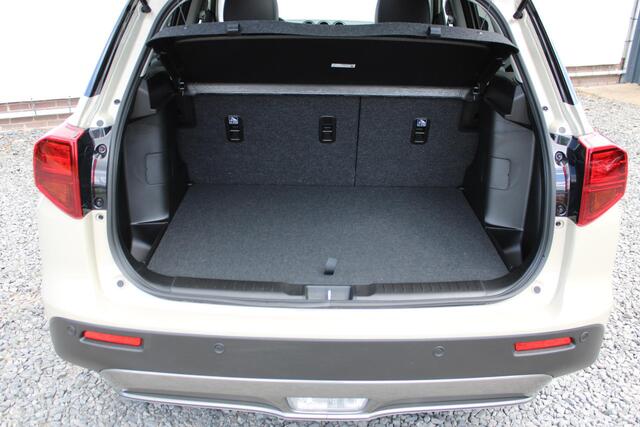 Suzuki VITARA 1.5 Hybrid Style Demo Voordeel, Parkeersensoren Draadloos Carplay en Panorama Dak.