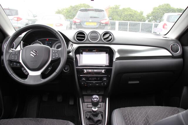 Suzuki VITARA 1.4 Boosterjet Style Hybrid | Opendak | Trekhaak | Carplay / Android auto | Climate control |