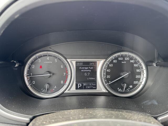Suzuki VITARA 1.6 High Executive 23dkm Uniek! 1ste eigenaar Trekhaak afneembaar info: M.Safari 0492588976