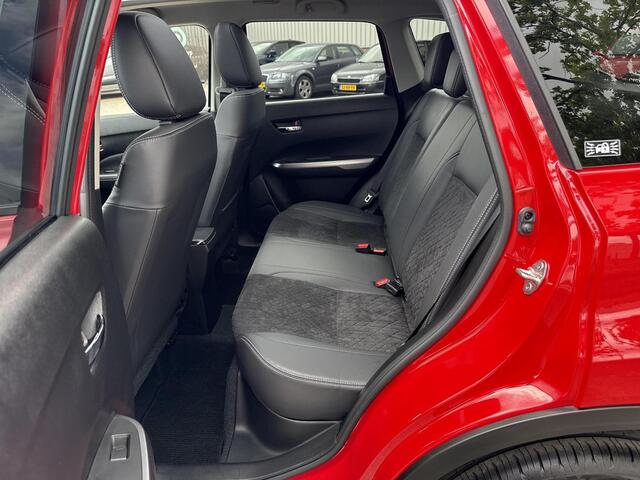 Suzuki VITARA 1.5 Hybrid Style **NAVIGATIE/ PANORAMADAK/ STOELVERWARMING/ 36 MAANDEN GARANTIE**
