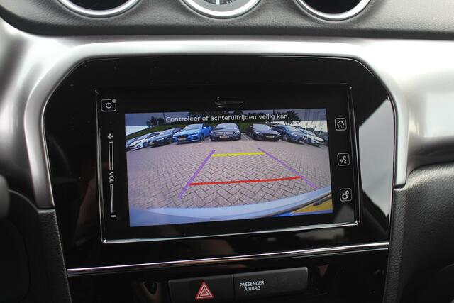 Suzuki VITARA 1.4 Boosterjet Select Smart Hybrid / Trekhaak / Camera / Navigatie / 17'' / DAB / Stoelverwarming / Getint glas / Cruise Control