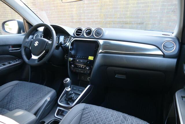 Suzuki VITARA 1.4 Boosterjet Style Smart Hybrid | 1500KG TREKGEWICHT |