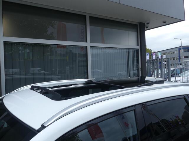 Suzuki VITARA 1.5 Hybrid Style AUTOMAAT PANO-DAK ALL SEASON Camera, Cruise Contr., Navi, Apple Carpl/Andr Auto, Panorama dak, Sensoren Voor/Achter, All Season Bnd.