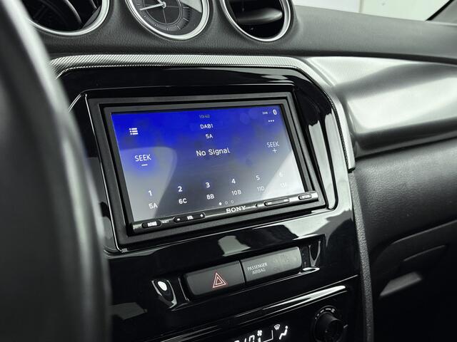 Suzuki VITARA 1.4 Boosterjet Style Smart Hybrid Panoramadak! | Metaallak | Stoelverwarming | Parkeersensoren | LM-Velgen | Donker Getinte Achterruiten |