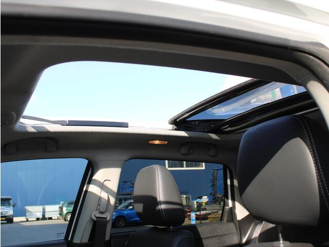 Suzuki VITARA 1.5 Hybrid Style Automaat Elektrisch Panoramadak, Leder/Microvezel Bekleding, Cruise en Climate Control