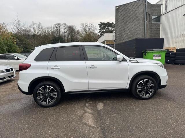 Suzuki VITARA 1.4 BOOSTERJET STYLE SMART HYBRID Open dak | Alcantara | Keyless | Dodehoeksensoren