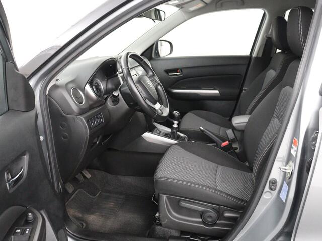 Suzuki VITARA 1.4 Boosterjet Select Smart Hybrid | Stoelverwarming | Trekhaak | Adaptive cruise | Carplay | Camera | Full LED | Navigatie | Climate control | Parkeerhulp