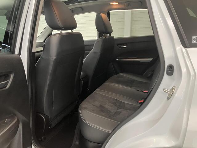 Suzuki VITARA 1.4 Boosterjet Stijl / Dealer Onderhouden / Elektrisch Schuif/Kanteldak / Half Lederen Bekleding / Navigatie / Stoelverwarming / Camera / Climate Control / Adaptive Cruise Control /