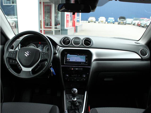 Suzuki VITARA 1.4 Boosterjet Select Smart Hybrid Trekhaak, Multimediasysteem, Cruise control, Climate control, Lichtmetalen velgen, Stoelverwarming