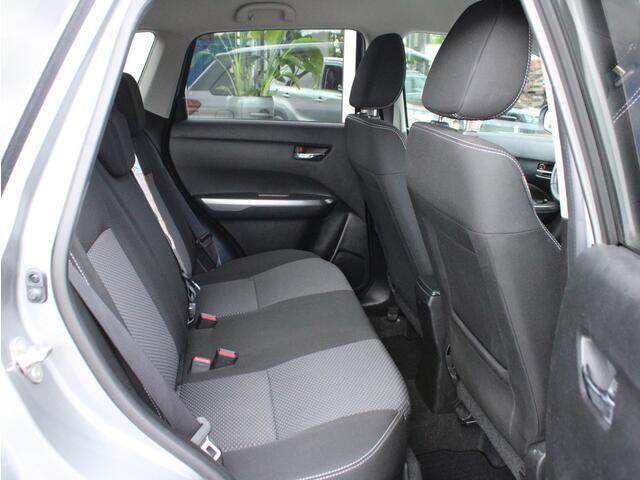 Suzuki VITARA 1.4 Boosterjet Select Smart Hybrid Trekhaak, Multimediasysteem, Cruise control, Climate control, Lichtmetalen velgen, Stoelverwarming