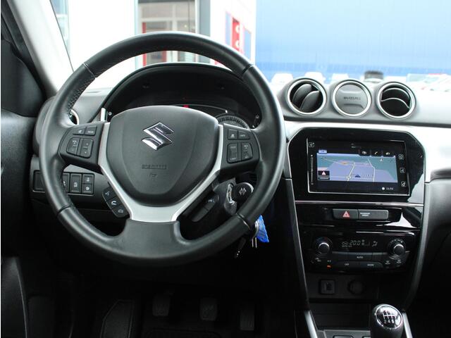 Suzuki VITARA 1.4 Boosterjet Select Smart Hybrid Trekhaak, Multimediasysteem, Cruise control, Climate control, Lichtmetalen velgen, Stoelverwarming