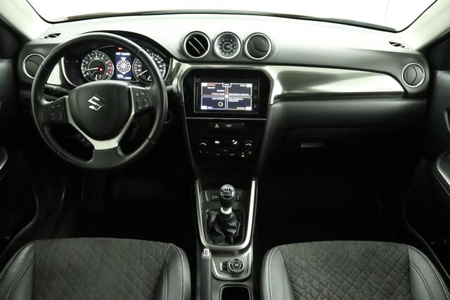 Suzuki VITARA 1.4 Boosterjet Style Smart Hybrid AllGrip | 4X4 | Climate control | Cruise control adaptive | Navigatie | Apple carplay, Android auto | Trekhaak | Panoramadak | Stoelverwarming |