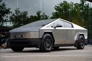 tesla-cybertruck-awd-100-kwh-founda