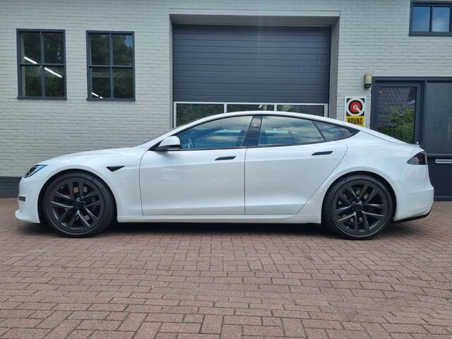 Tesla MODEL S Long Range / Auto Pilot HW 4.0 / 21" Arachnid / Plaid spoiler