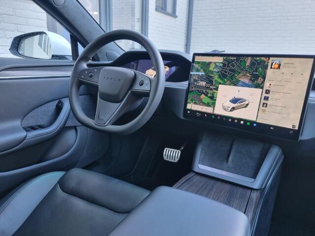 Tesla MODEL S Long Range / Auto Pilot HW 4.0 / 21" Arachnid / Plaid spoiler