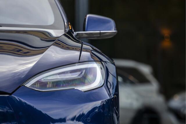 Tesla MODEL S Long Range