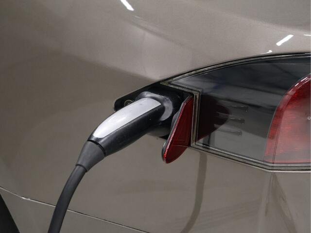 Tesla MODEL S 85D Base [SCHUIFKANTELDAK, AUTOPILOT, ELEKTRISCH VERSTELBARE STOELEN, CAMERA, ADAPTIVE CRUISE, STOELVERWARMING, VOL LEDER, BLUETOOTH, CLIMATE, NIEUWSTAAT]