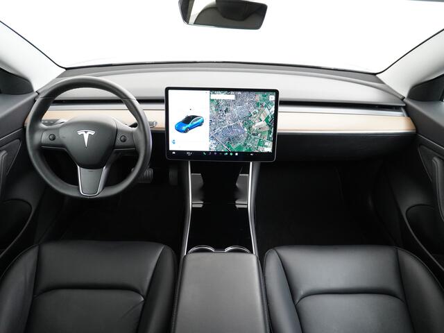 Tesla Model 3 RWD SR+ 60kWh 325PK Lmv 18" AutoPilot Leder PanoDak Adaptive-Cruise Lmv Camera's Elektr.-Stuur+Stoelen+Spiegels+Geheugen+Easy-Entry+Verwarmde stoelen Park assistent PDC WIFI Lane-Assist Speed-Assist Navi LED Comfortstoelen ACC DAB Keyless en Voorverwarmen