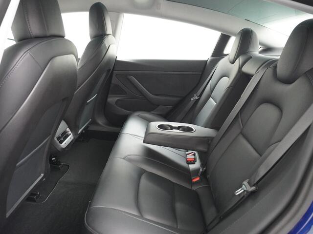Tesla Model 3 RWD SR+ 60kWh 325PK Lmv 18" AutoPilot Leder PanoDak Adaptive-Cruise Lmv Camera's Elektr.-Stuur+Stoelen+Spiegels+Geheugen+Easy-Entry+Verwarmde stoelen Park assistent PDC WIFI Lane-Assist Speed-Assist Navi LED Comfortstoelen ACC DAB Keyless en Voorverwarmen