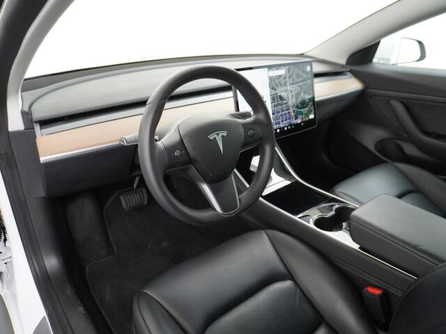 Tesla Model 3 2020 RWD SR+ 60kWh 325PK Lmv 18" AutoPilot Leder PanoDak Adaptive-Cruise Lmv Camera's Elektr.-Stuur+Stoelen+Spiegels+Geheugen+Easy-Entry+Verwarmde stoelen Park assistent PDC WIFI Lane-Assist Speed-Assist Navi LED Comfortstoelen ACC DAB Keyless en Voorverw