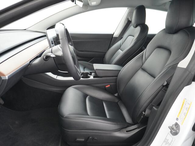 Tesla Model 3 2020 RWD SR+ 60kWh 325PK Lmv 18" AutoPilot Leder PanoDak Adaptive-Cruise Lmv Camera's Elektr.-Stuur+Stoelen+Spiegels+Geheugen+Easy-Entry+Verwarmde stoelen Park assistent PDC WIFI Lane-Assist Speed-Assist Navi LED Comfortstoelen ACC DAB Keyless en Voorverw