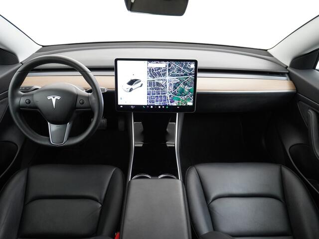 Tesla Model 3 2020 RWD SR+ 60kWh 325PK Lmv 18" AutoPilot Leder PanoDak Adaptive-Cruise Lmv Camera's Elektr.-Stuur+Stoelen+Spiegels+Geheugen+Easy-Entry+Verwarmde stoelen Park assistent PDC WIFI Lane-Assist Speed-Assist Navi LED Comfortstoelen ACC DAB Keyless en Voorverw