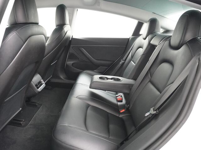 Tesla Model 3 2020 RWD SR+ 60kWh 325PK Lmv 18" AutoPilot Leder PanoDak Adaptive-Cruise Lmv Camera's Elektr.-Stuur+Stoelen+Spiegels+Geheugen+Easy-Entry+Verwarmde stoelen Park assistent PDC WIFI Lane-Assist Speed-Assist Navi LED Comfortstoelen ACC DAB Keyless en Voorverw