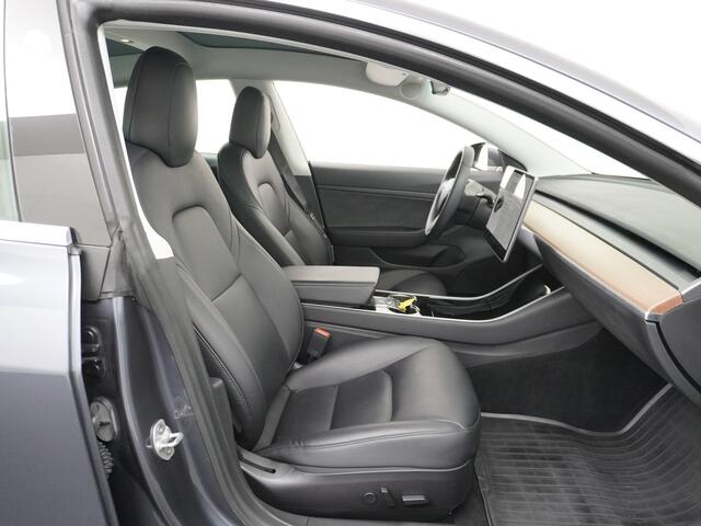 Tesla Model 3 RWD SR+ 60kWh 325PK 19" FSD-3 Computer AutoPilot Leder PanoDak Adaptive-Cruise Lmv 18" Camera's Elektr.-Stuur+Stoelen+Spiegels+Geheugen+Easy-Entry+Verwarmde stoelen Park assistent PDC WIFI Lane-Assist Speed-Assist Navi LED Comfortstoelen ACC DAB Voorverwa