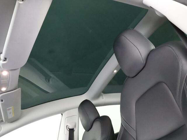 Tesla Model 3 Black Edition Standard RWD Plus 60 kWh | Navigatie | Panoramadak | Privacy Glass