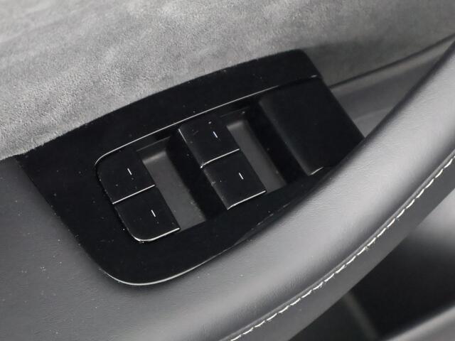 Tesla Model 3 Black Edition Standard RWD Plus 60 kWh | Navigatie | Panoramadak | Privacy Glass