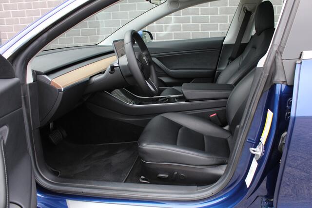 Tesla Model 3 Long Range AWD 75 kWh / Autopilot / N.A.P.