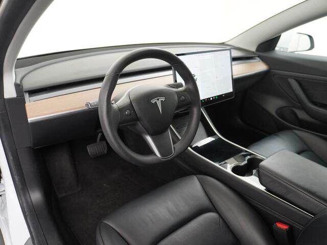 Tesla Model 3 RWD SR+ 60kWh 325PK Lmv 19" AutoPilot Leder PanoDak Adaptive-Cruise Lmv Camera's Elektr.-Stuur+Stoelen+Spiegels+Geheugen+Easy-Entry+Verwarmde stoelen Park assistent PDC WIFI Lane-Assist Speed-Assist Navi LED Comfortstoelen ACC DAB Keyless en Voorverwarmen