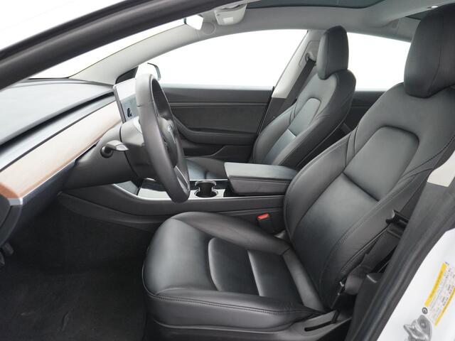 Tesla Model 3 RWD SR+ 60kWh 325PK Lmv 19" AutoPilot Leder PanoDak Adaptive-Cruise Lmv Camera's Elektr.-Stuur+Stoelen+Spiegels+Geheugen+Easy-Entry+Verwarmde stoelen Park assistent PDC WIFI Lane-Assist Speed-Assist Navi LED Comfortstoelen ACC DAB Keyless en Voorverwarmen