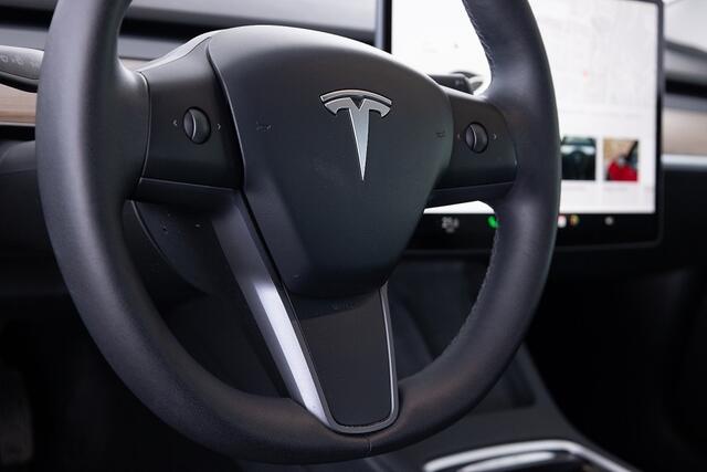 Tesla Model 3 Standard RWD Plus 60 kWh | PANORAMADAK | LEDER ? 1e Eigenaar
