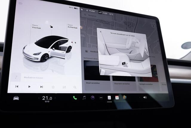 Tesla Model 3 Standard RWD Plus 60 kWh | PANORAMADAK | LEDER ? 1e Eigenaar