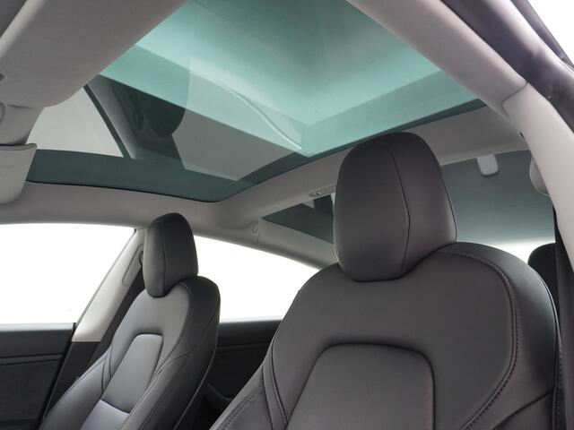 Tesla Model 3 RWD SR+ 60kWh 325PK Trekhaak FSD 3-Computer 18" AutoPilot Leder PanoDak Adaptive-Cruise Lmv Camera's Elektr.-Stuur+Stoelen+Spiegels+Geheugen+Easy-Entry+Verwarmde stoelen Park assistent PDC WIFI Lane-Assist Speed-Assist Navi LED Comfortstoelen ACC DAB Voor