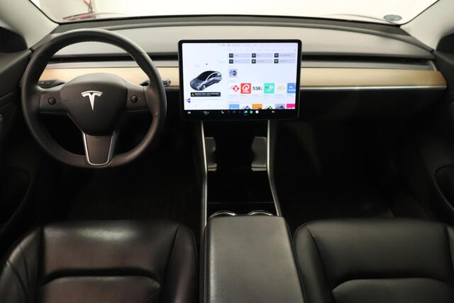 Tesla Model 3 Standard RWD Plus 60 kWh | Camera | Autopilot | Climate Control | Panoramadak | Trekhaak | 19" Lichtmetaal |
