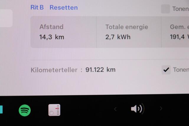 Tesla Model 3 Standard RWD Plus 60 kWh | Camera | Autopilot | Climate Control | Panoramadak | Trekhaak | 19" Lichtmetaal |