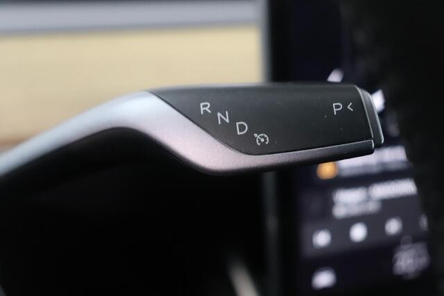 Tesla Model 3 Standard RWD Plus 60 kWh | Camera | Autopilot | Climate Control | Panoramadak | Trekhaak | 19" Lichtmetaal |