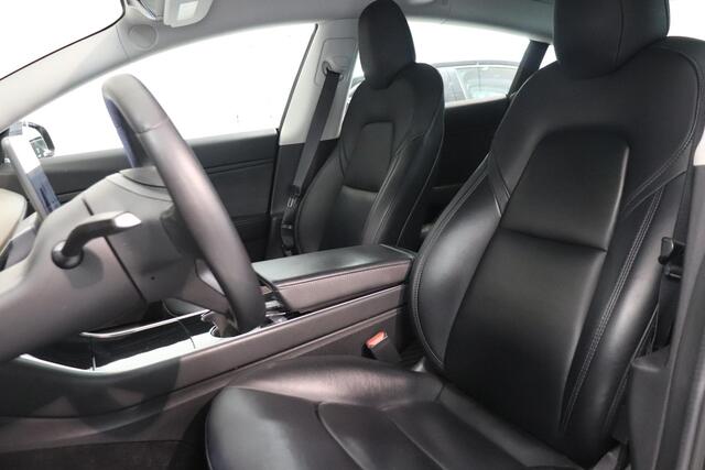 Tesla Model 3 Standard RWD Plus 60 kWh | Camera | Autopilot | Climate Control | Panoramadak | Trekhaak | 19" Lichtmetaal |