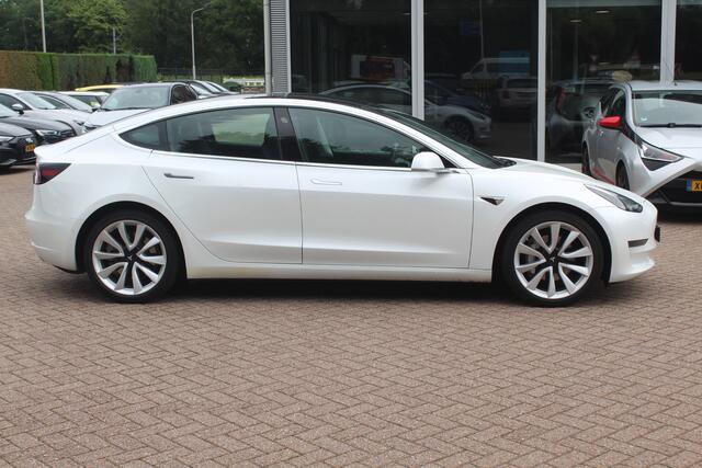 Tesla Model 3 Long Range AWD 75 kWh / Autopilot / Panoramadak / Camera / Leder / 20'' / Leder / Premium Audio