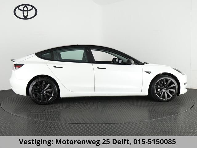 Tesla Model 3 BLACKSTYLE BI-TONE PANODAK STD RANGE RWD 60 kWH LEDER.NAVI.CAMERA.AUTOPILOT, STOELVERWARMING EN NOG VEEL MEER!