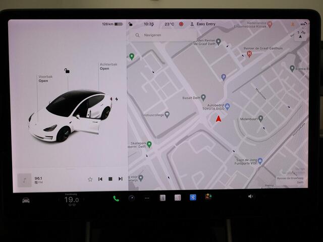 Tesla Model 3 BLACKSTYLE BI-TONE PANODAK STD RANGE RWD 60 kWH LEDER.NAVI.CAMERA.AUTOPILOT, STOELVERWARMING EN NOG VEEL MEER!