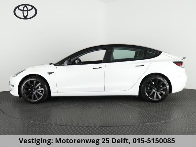 Tesla Model 3 BLACKSTYLE BI-TONE PANODAK STD RANGE RWD 60 kWH LEDER.NAVI.CAMERA.AUTOPILOT, STOELVERWARMING EN NOG VEEL MEER!