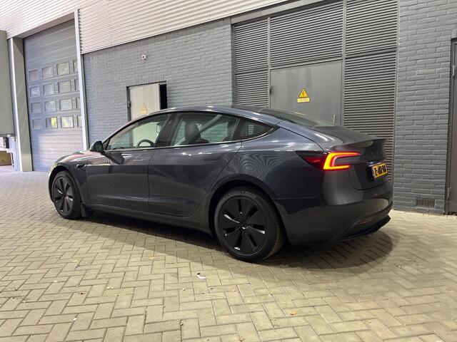 Tesla Model 3 RWD 60 kWh | Panoramadak | Autopilot | Camera | Stoelventilatie + Verwarming | 18 Inch