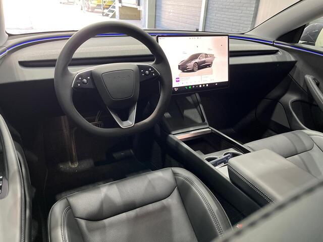 Tesla Model 3 RWD 60 kWh | Panoramadak | Autopilot | Camera | Stoelventilatie + Verwarming | 18 Inch
