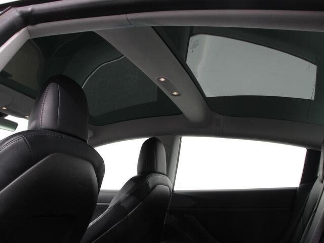 Tesla Model 3 Standard RWD Plus 60 kWh | Panorama dak | Navigatie | Leder | PDC VA | Camera |19" Sport Wheels